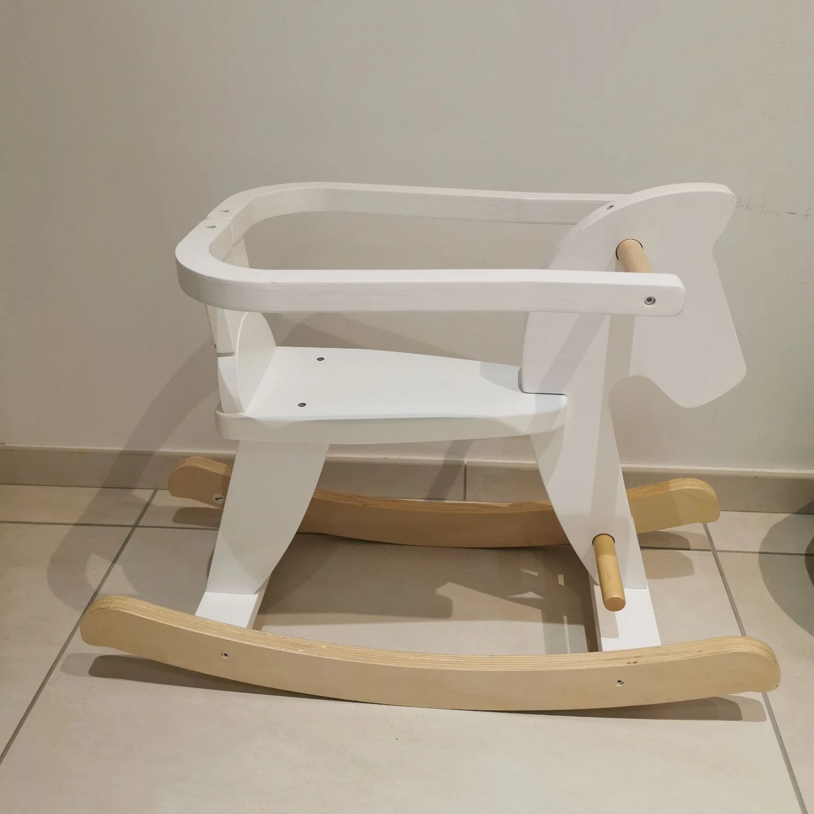 Cheval à bascule Verbaudet en bois blanc avec arceau de sécurité